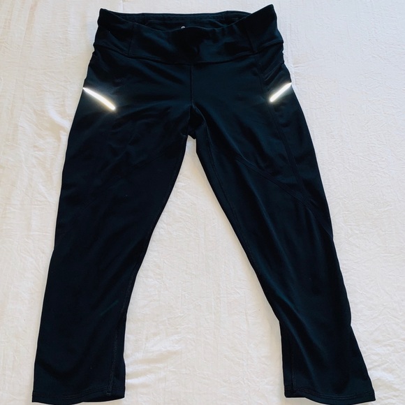 ATHLETA Stride Capri Crop Women’s Black Leggings - Picture 3 of 9